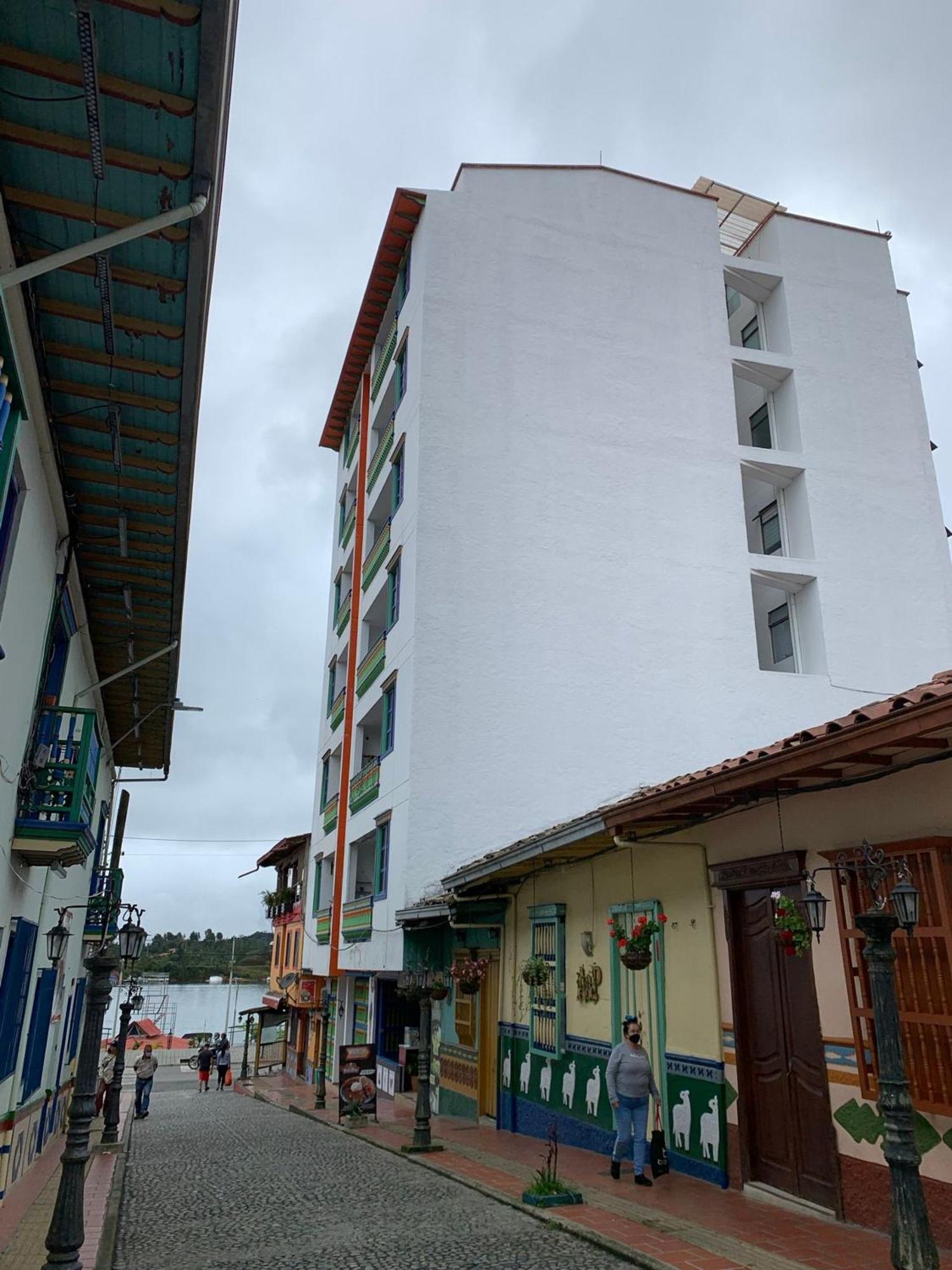 Apartamentos San Jose Vistal Al Lago, Cerca Del Parque. Guatape. エクステリア 写真