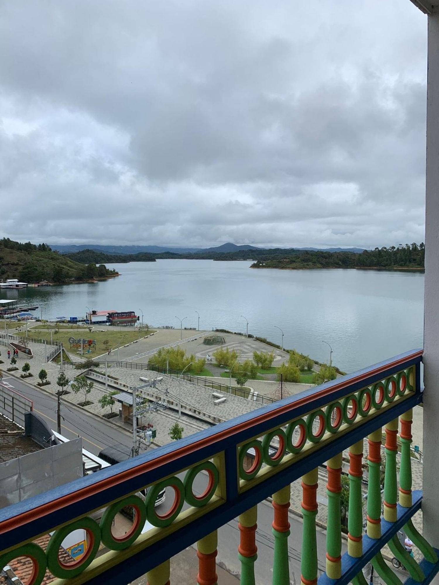 Apartamentos San Jose Vistal Al Lago, Cerca Del Parque. Guatape. エクステリア 写真