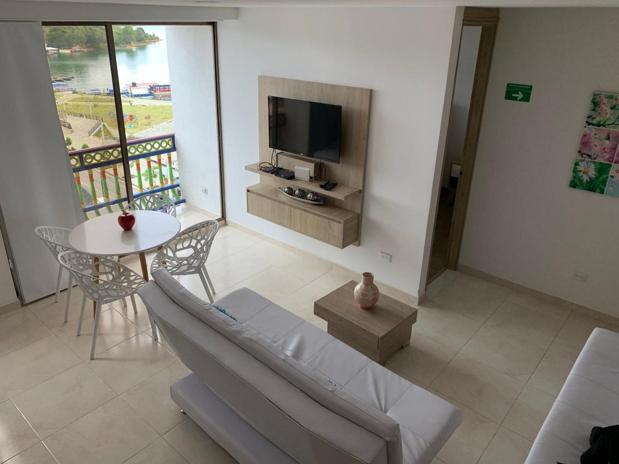 Apartamentos San Jose Vistal Al Lago, Cerca Del Parque. Guatape. エクステリア 写真
