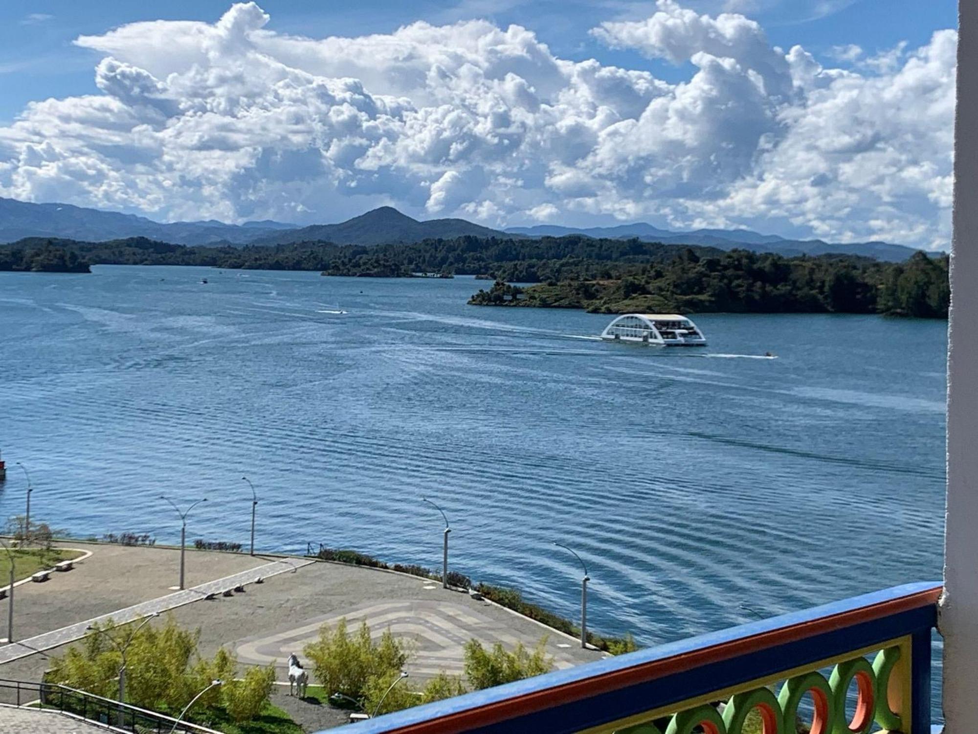 Apartamentos San Jose Vistal Al Lago, Cerca Del Parque. Guatape. エクステリア 写真