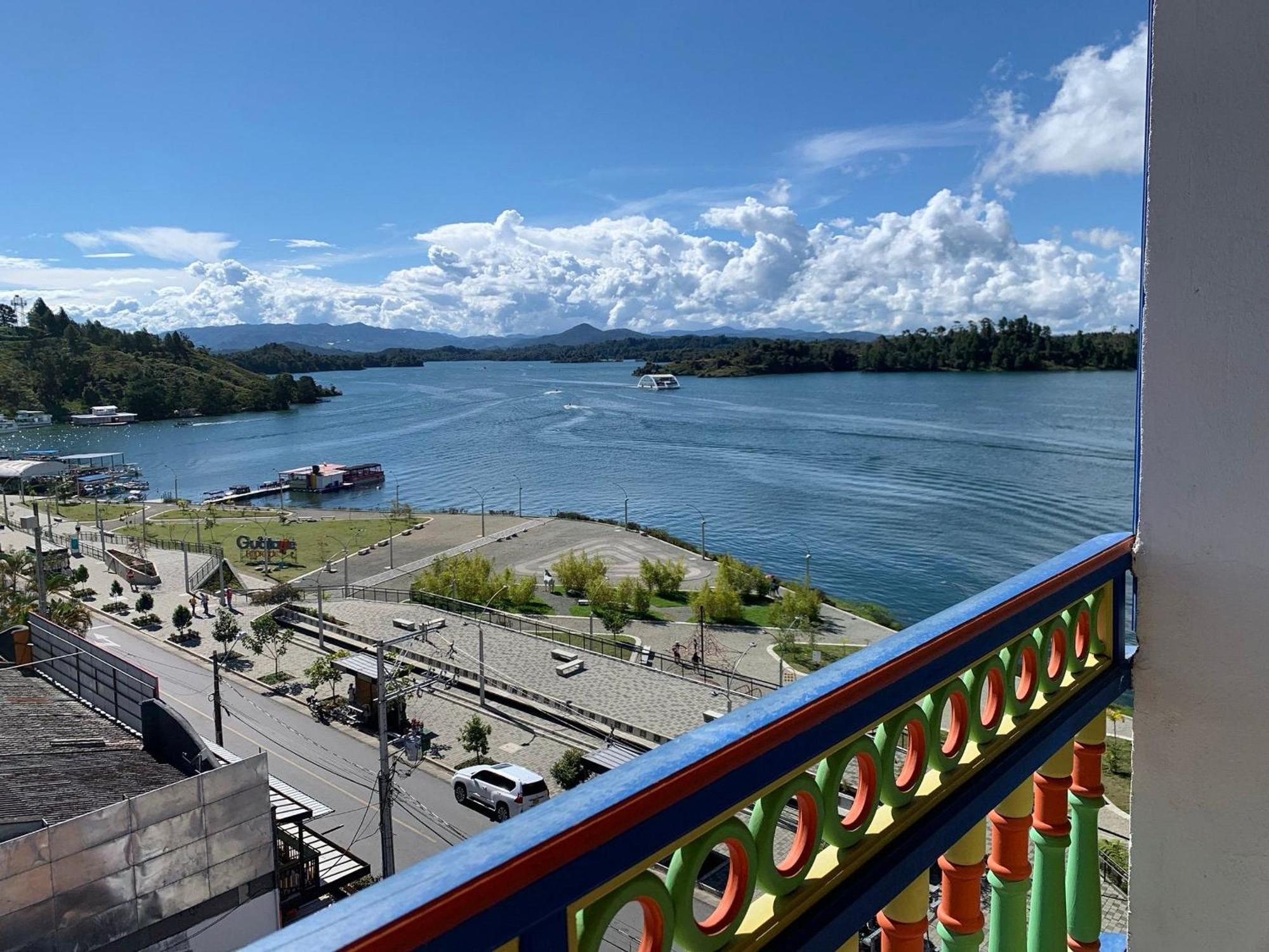 Apartamentos San Jose Vistal Al Lago, Cerca Del Parque. Guatape. エクステリア 写真